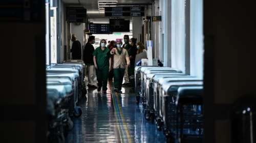 Θερίζει η γρίπη: Τα κρούσματα εκτοξεύονται στα 50.000 την ημέρα - Γεμάτα τα παιδιατρικά νοσοκομεία