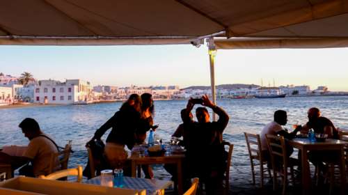 Μύκονος: Συνελήφθησαν δύο αλλοδαποί οι οποίοι αφαιρούσαν αντικείμενα από λουόμενους