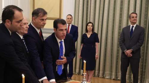 Ορκίστηκαν ο Θάνος Πλεύρης και οι τρεις νέοι υφυπουργοί της κυβέρνησης [εικόνες]