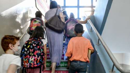 Σχολεία: Τέλος όλα τα μέτρα για τον κορονοϊό -  Κανονικά οι απουσίες για τους μαθητές που νοσούν