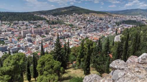 Λαμία: Ξυλοδαρμός 14χρονης από συμμαθήτριές της σε κεντρικό σημείο της πόλης