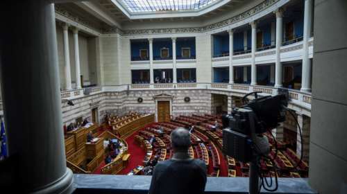 Υπερψηφίστηκε το νομοσχέδιο για την επαγγελματική εκπαίδευση: &quot;Ναι&quot; από ΝΔ, Σπαρτιάτες και Πλεύση Ελευθερίας