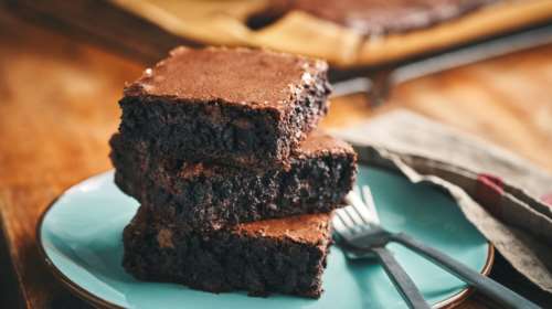 Πεντανόστιμα brownies χωρίς αλεύρι και χωρίς ζάχαρη - Μόνο με φυστικοβούτυρο και άλλα 2 υλικά