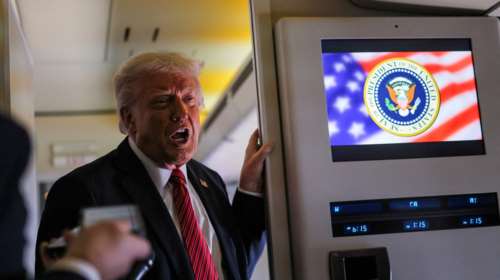 Ο Τραμπ απειλεί την Ευρωπαϊκή Ένωση με τελωνειακούς δασμούς XXL και θέλει τα Iphone... made in USA