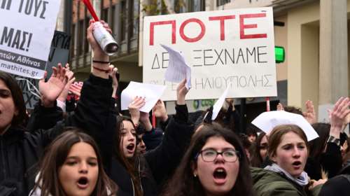 Καταγγελία κόρης- θύματος των Τεμπών: Επέστρεψαν τη σορό του πατέρα μου με άλλα ρούχα από αυτά που φορούσε