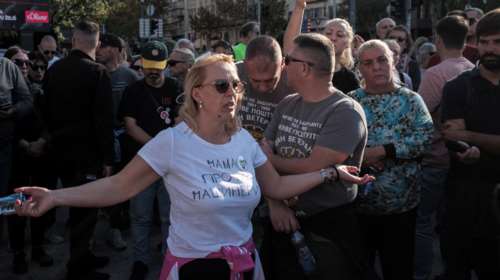 Σερβία όπως Σύνταγμα: Απεργία πείνας ξεκινά μητέρα θύματος της σιδηροδρομικής τραγωδίας του Νόβι Σαντ [εικόνες - βίντεο]