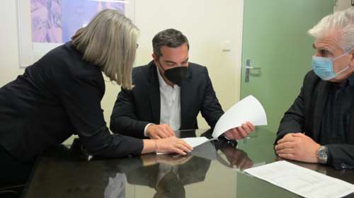 Στο Πανεπιστημιακό Νοσοκομείο Λάρισας ο Τσίπρας - Ενημερώθηκε για την κατάσταση της υγείας των τραυματιών