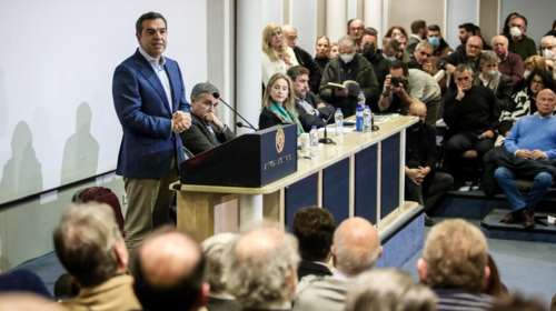 Ο Τσίπρας στην παρουσίαση βιβλίου του Τσακαλώτου - Επίθεση στην κυβέρνηση για τα υπερκέρδη των διυλιστηρίων [εικόνες]