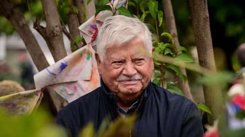 Στο Πολυτεχνείο ο φωτορεπόρτερ Αριστοτέλης Σαρρηκώστας που τράβηξε την εμβληματική φωτογραφία- &quot;Έκανα απλά τη δουλειά μου&quot;