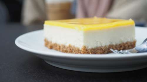 Γλυκό με μπισκότα και ζελέ λεμόνι - Το πιο δροσερό και μαμαδίστικο γλυκό ψυγείου