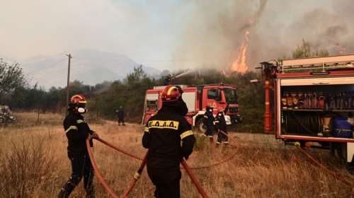 Φωτιά στην Αττική: Κάηκαν δύο πυροσβεστικά οχήματα δυτικά του Νέου Βουτζά - Με εγκαύματα ο ένας πυροσβέστης