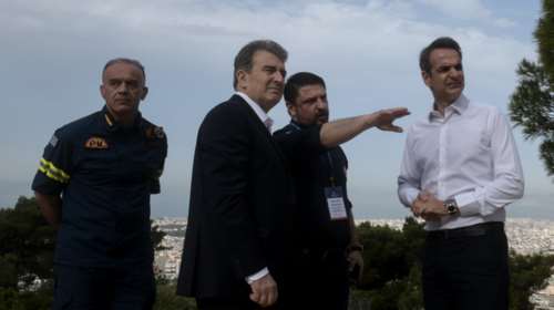 Μητσοτάκης: Σύσκεψη στην Ηλιούπολη και τον Υμηττό με Χαρδαλιά και Χρυσοχοΐδη- Για τις πυρκαγιές