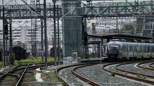 Βίντεο με τo τρένο στη Σίνδο: &quot;Δεν μπήκε σε λάθος γραμμή&quot;, λέει ο Κυρανάκης - Αδειασε τον ΟΣΕ η Hellenic Train