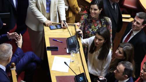 Νομοσχέδιο για ομόφυλα ζευγάρια: Η μπηχτή &quot;γαλάζιων&quot; για το ΠΑΣΟΚ και η νέα απάντηση Πολάκη - Ποιοί υπουργοί απείχαν