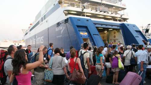 Οι νέοι κανόνες για τα ταξίδια με πλοίο: Πληρότητα ως 50%, μάσκες, θερμομέτρηση και αποστάσεις 1,5 μέτρο