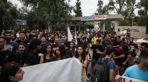 Φοιτητές έκλεισαν την Κατεχάκη διαμαρτυρόμενοι για την πανεπιστημιακή αστυνομία - Πήγαν και στο υπουργείο Προστασίας του Πολίτη