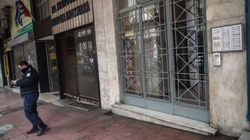 Άδωνις Γεωργιάδης: Επίθεση στο γραφείο του στην Ακαδημίας - Άγνωστοι πέταξαν γκαζάκια