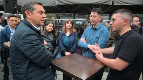 &quot;Δεν κόπηκες, σε έκοψε η Κεραμέως&quot;: Χαμός στο Twitter με την ατάκα Τσίπρα σε νεαρό για τις Πανελλήνιες [βίντεο]