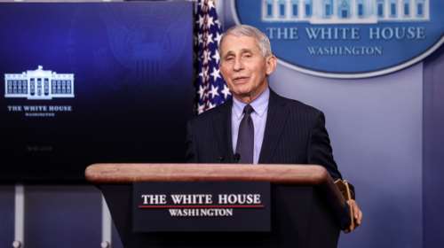 Ο Φάουτσι εξηγεί γιατί πρέπει να φοράμε μάσκα και μετά το εμβόλιο - Τι είπε για τη διπλή μάσκα