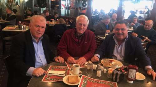 Οι ελληνικές παρέες του αδελφού Τραμπ: Το αγαπημένο κρητικό εστιατόριο και η αδυναμία στον μουσακά