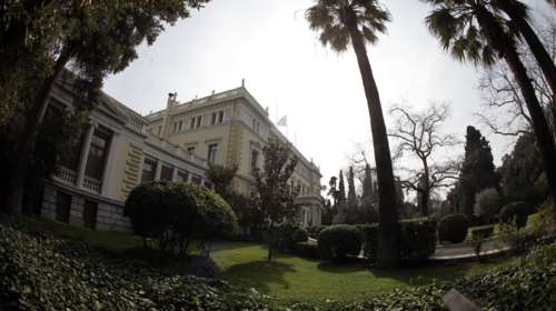 &quot;Ναι&quot; σε Βενιζέλο, &quot;όχι&quot; σε Τασούλα λέει το ΠΑΣΟΚ για ΠτΔ - Λούκα Κατσέλη η πιθανότερη πρόταση του ΣΥΡΙΖΑ