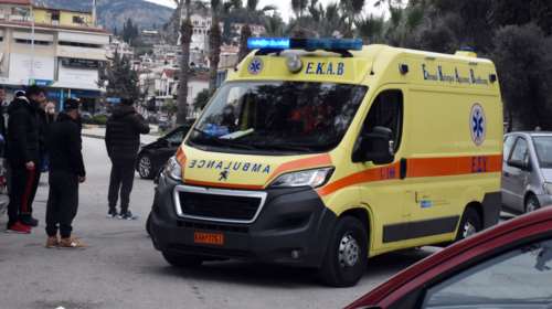 Τροχαίο στη Νίκαια: Σχολικό λεωφορείο συγκρούστηκε με ΙΧ και φορτηγό - Δεν υπάρχουν τραυματίες