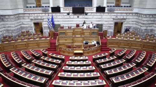 Ποιο κορυφαίο πολιτικό στέλεχος δεν πήγε διακοπές και έκατσε στην... Κηφισιά