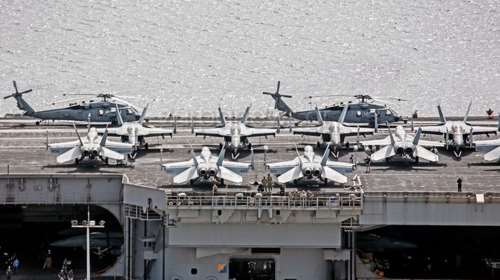 Χτύπημα στο αεροπλανοφόρο Eisenhower ανακοίνωσαν οι Χούθι - Το διαψεύδουν αμερικανικές πηγές