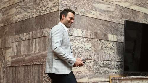 Η ΕΦΣΥΝ απαντά στον Κασσελάκη: Να μην προσπαθεί να κρύψει αυτά που δεν κρύβονται