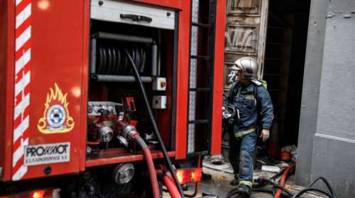 Παλαιό Φάληρο: Φωτιά σε έκθεση μεταχειρισμένων αυτοκινήτων – Καταστράφηκαν 5 ΙΧ