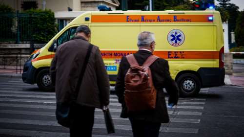 Οδηγός παρέσυρε και σκότωσε πεζό στο κέντρο της Αθήνας: Μετά εγκατέλειψε το αυτοκίνητο και εξαφανίστηκε με τα πόδια