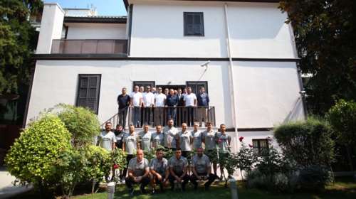 ΠΑΟΚ - Μπεσίκτας: Το σπίτι του Κεμάλ στη Θεσσαλονίκη επισκέφτηκε η τουρκική ομάδα [Εικόνες+Βίντεο]