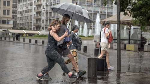 Καιρός: Στους 35 βαθμούς η θερμοκρασία σήμερα - Επικίνδυνες βροχές και καταιγίδες έρχονται το Σαββατοκύριακο