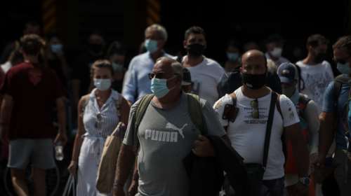 Μελέτη: Αργούν να εμφανίσουν συμπτώματα, αλλά μεταδίδουν τον ιό οι μολυσμένοι με τη μετάλλαξη Δέλτα