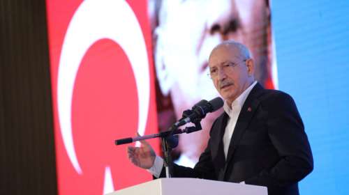 &quot;Είμαι Αλεβίτης και θέλω να φέρω την αλλαγή στην Τουρκία&quot;: Το ιστορικής σημασίας βίντεο-μανιφέστο του Κιλτσντάρογλου