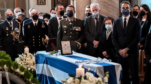 Συγκίνηση στο τελευταίο αντίο για τη Μαριέττα Γιαννάκου - Τον επικήδειο εκφώνησε ο πρωθυπουργός