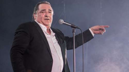 Βασίλης Καρράς: Σε λαϊκό προσκύνημα η σορός του στη Θεσσαλονίκη - Την Τετάρτη στην Καβάλα η κηδεία του αγαπημένου τραγουδιστή