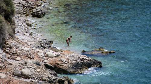 Λουτράκι: 81χρονος έχασε τη ζωή του στη θάλασσα