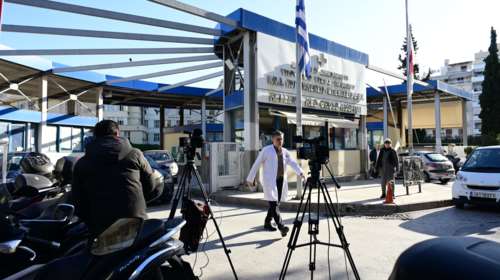 Ερυθρός Σταυρός: &quot;Δεν ακούσαμε θόρυβο, αλλά εκείνη τη στιγμή όλοι τρέχαμε&quot; - Μάρτυρας περιγράφει την πτώση του ασανσέρ