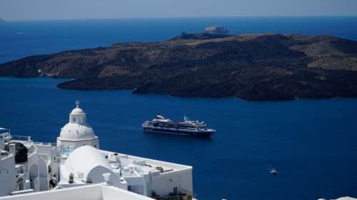 Σαντορίνη: Κατολίσθηση στο Ημεροβίγλι - Σύννεφο σκόνης και βράχια σκέπασαν την περιοχή