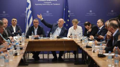 Μέτρα στήριξης για την αγροτική παραγωγή ανακοίνωσε ο Τσιάρας - Αποφασίζουν οι αγρότες για τα μπλόκα