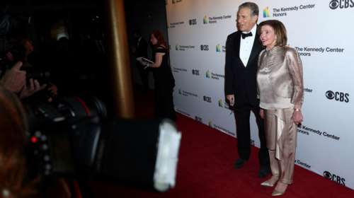 &quot;Πού είναι η Νάνσι;&quot; φώναζε ο δράστης που εισέβαλε στο σπίτι της Πελόζι - Σε επέμβαση στο κεφάλι υπεβλήθη ο σύζυγός της