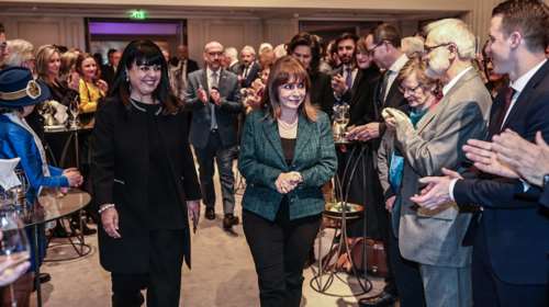 Η Κατερίνα Σακελλαροπούλου συναντήθηκε με ομογενείς στη Γερμανία- &quot;Έλληνες με στιβαρή ευρωπαϊκή συνείδηση&quot;