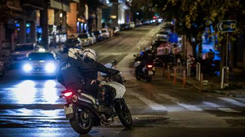 Ρεβεγιόν επί κορονοϊού: Η ΕΛ.ΑΣ. ψάχνει κορονο-πάρτι σε βίλες Airbnb με τραγουδιστές - "Σαρώνουν" και τα social media