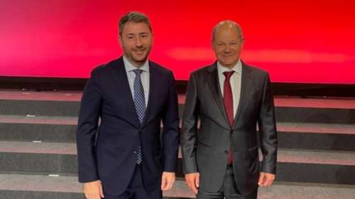 Συνάντηση Ανδρουλάκη με τον Γερμανό καγκελάριο Ολαφ Σολτς στο συνέδριο των Ευρωσοσιαλιστών