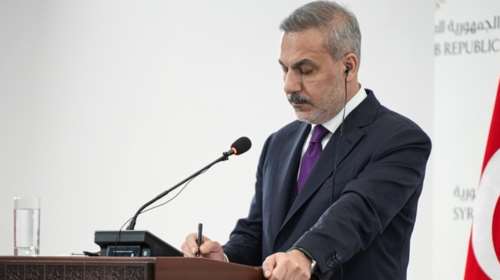 Χακάν Φιντάν: Το απρόοπτο στη συνέντευξη Τύπου στη Συρία - Δεν τον άφησαν να ολοκληρώσει την απάντησή του