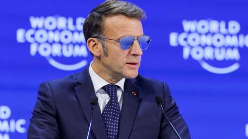 Η απάντηση Μακρόν στον Τραμπ: "Η Ευρώπη προτιμάει τον σεβασμό από τους νταήδες" - Γιατί μιλάει με γυαλιά ηλίου