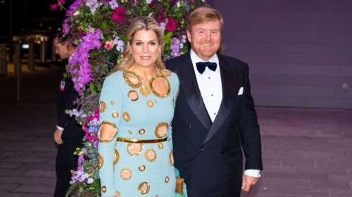 H βασίλισσα με το τρύπιο φόρεμα: Η απροσδόκητη εμφάνιση της Μάξιμα που δεν αρμόζει σε γαλαζοαίματη