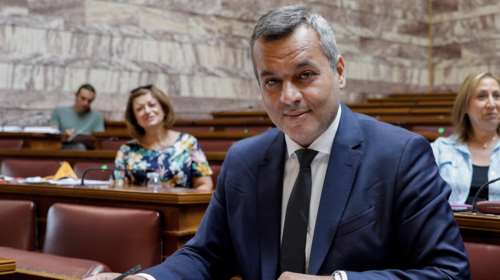 ΝΔ: Ζητά τη διαγραφή του Χάρη Μαμουλάκη από τον ΣΥΡΙΖΑ - &quot;Αναπαρήγαγε το χυδαίο χάσταγκ #νδ_παιδεραστες&quot;