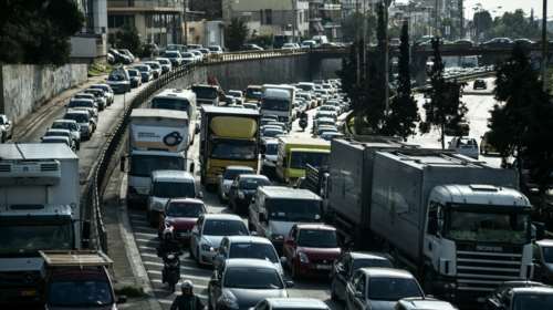 Κυκλοφοριακό χάος στον Κηφισό λόγω τροχαίου - Ουρές χιλιομέτρων